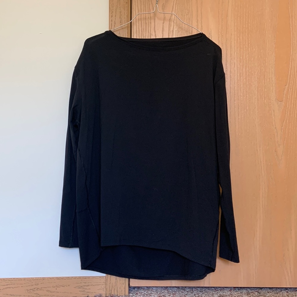 Lululemon back in action shirt